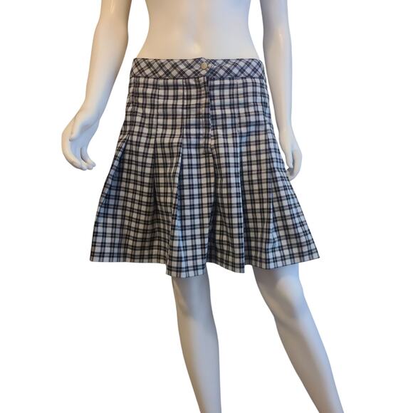 H&M Dresses & Skirts - H&M Divided Women’s Size 10 Plaid Pleated Mini Skater Skirt Side Zip